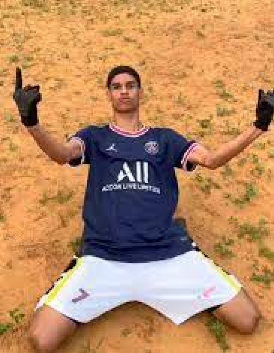 Luva de Pedreiro recebe as chaves da nova casa