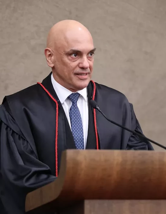 Alexandre de Moraes toma posse como presidente do TSE