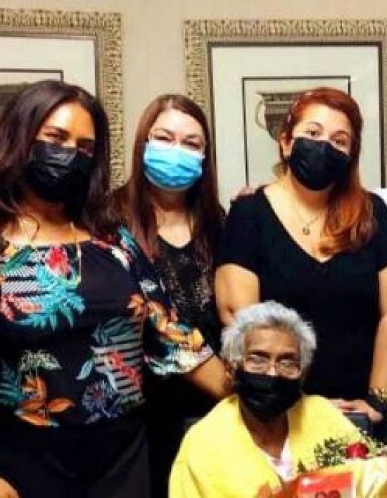 Idosa de 94 anos recebe acolhimento da equipe do Hospital Municipal São Benedito