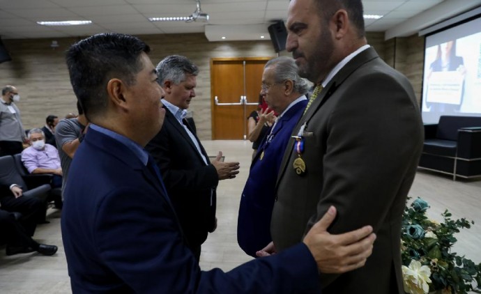Not[icia MT Esporte MT Política MT Autoridades e servidores da Politec são homenageados com medalha