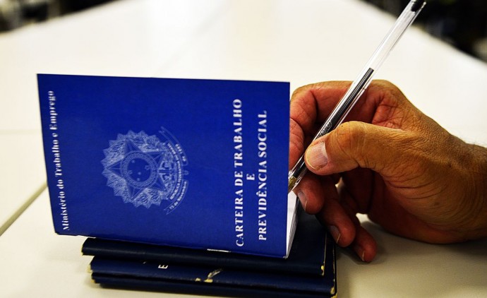 Política MT Desemprego recua para 8,1% no trimestre encerrado em novembro