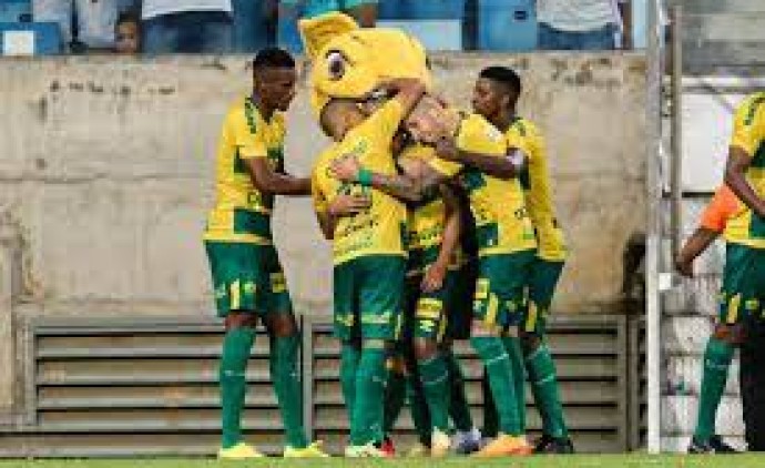 Cuiabá vence o Goiás e abre vantagem na semifinal