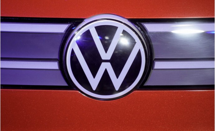 Só pandemia? O que está por trás da decisão da Volkswagen de suspender a produção no Brasil?