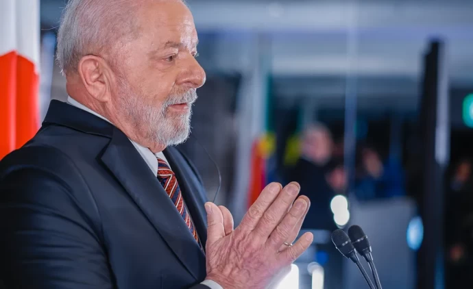 Lula conversa com Putin e diz que não pode ir à Rússia