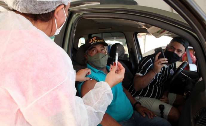 prefeito Kalil Baracat vacina EM VG