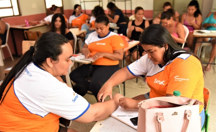 Primeira-dama de Cuiabá entrega certificados para alunos do programa Qualifica Juventude nesta terça-feira (2)