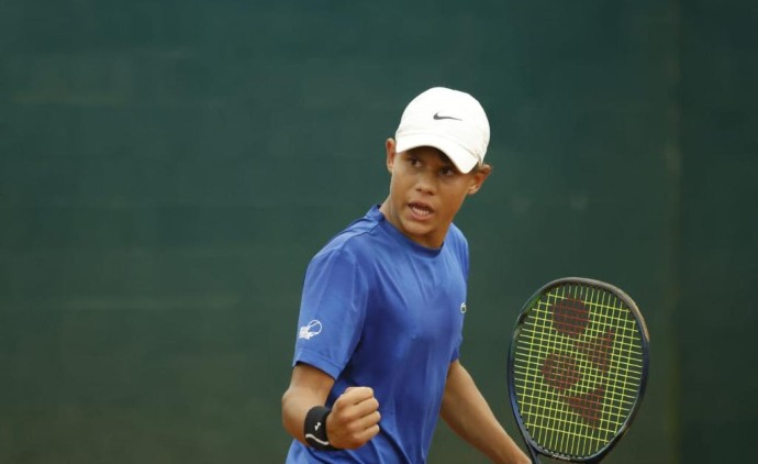 Atleta de 14 anos do programa de bolsa do Governo de MT é convocado para Sul-Americano de Tênis
