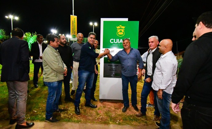 Prefeito Emanuel Pinheiro entrega praça no bairro Jamil Boutros Nadaf