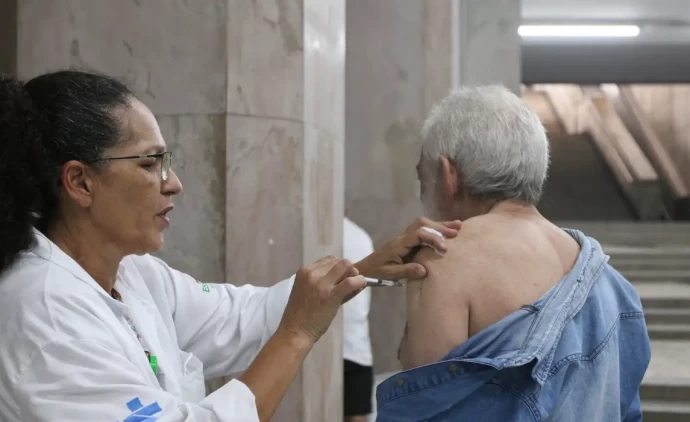 Saúde lança nova campanha de vacinação contra covid-19