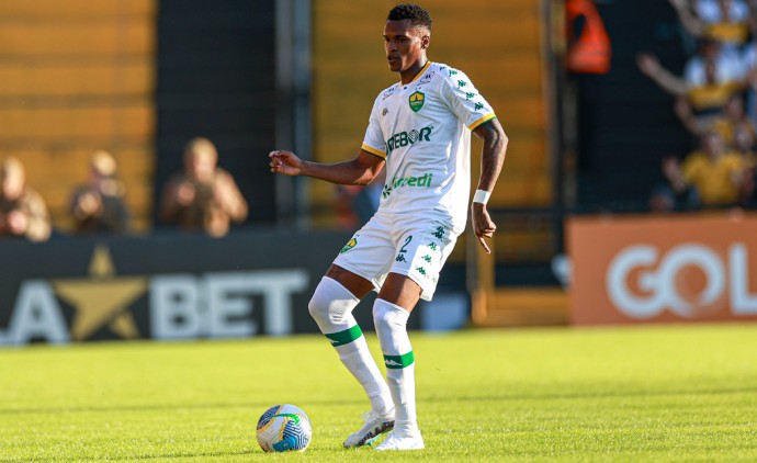 Cuiabá anuncia venda de Matheus Alexandre ao Sport Recife