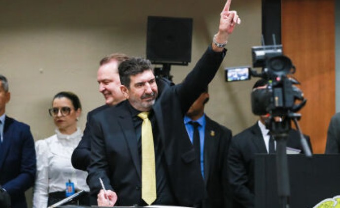 Dr. João assume a Primeira-Secretaria da ALMT