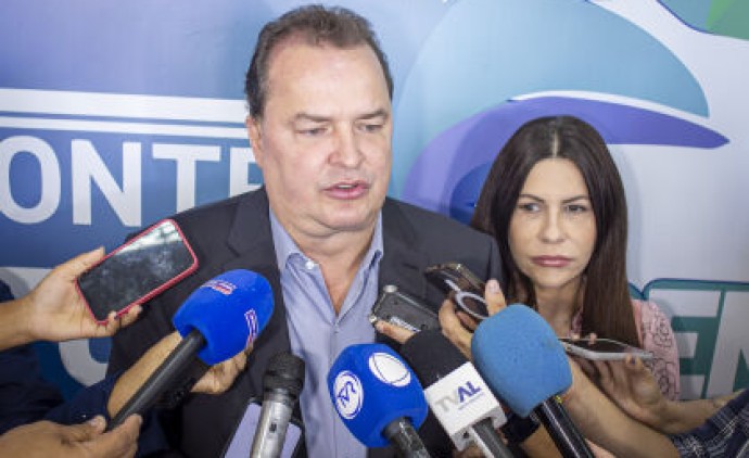 Presidente da Assembleia de MT Max Russi participa de encontro que discute gestão pública