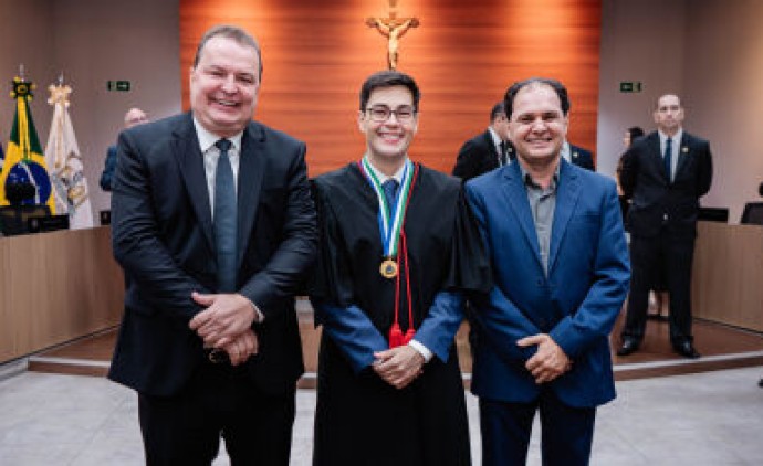 Presidente da AL MT Deputado Max Russi prestigia posse do desembargador Deosdete Cruz