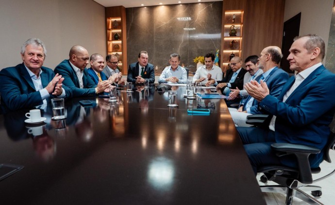 SAÚDE MAIS FORTE Max Russi lidera deputados por soluções na Santa Casa Cuiabá