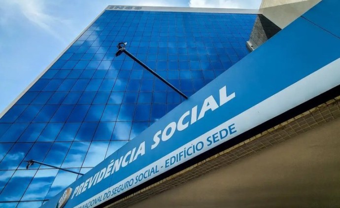 Antecipação do 13º salário aposentados e pensionistas do INSS já podem consultar