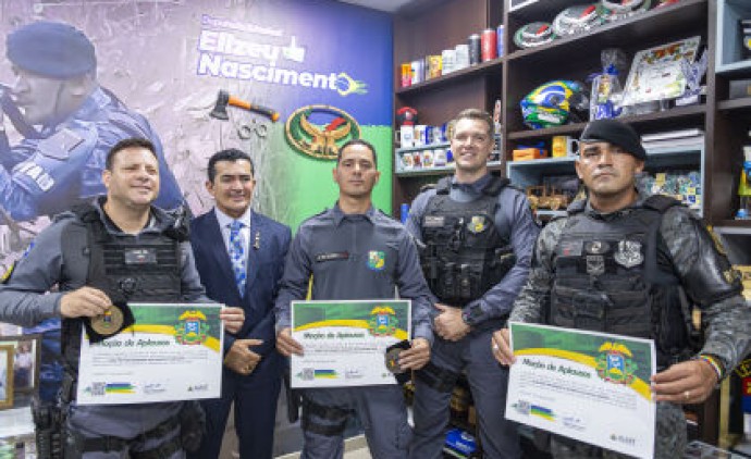 Policiais Militares Heroicos em Cuiabá Homenagem por Salvamento de Crianças