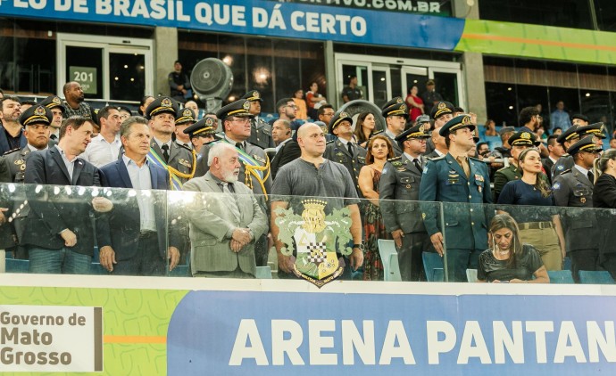 Prefeito e vice prestigiam promoção de quase mil policiais na Arena Pantanal