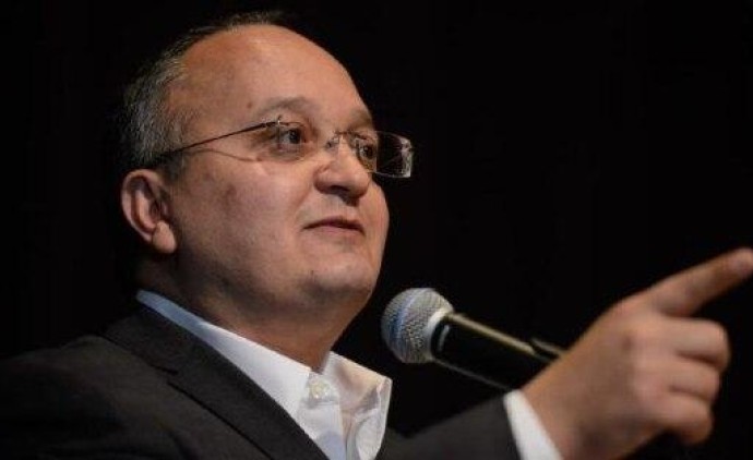 Democracia é tema de palestra do professor Pedro Taques nesta sexta-feira (25)