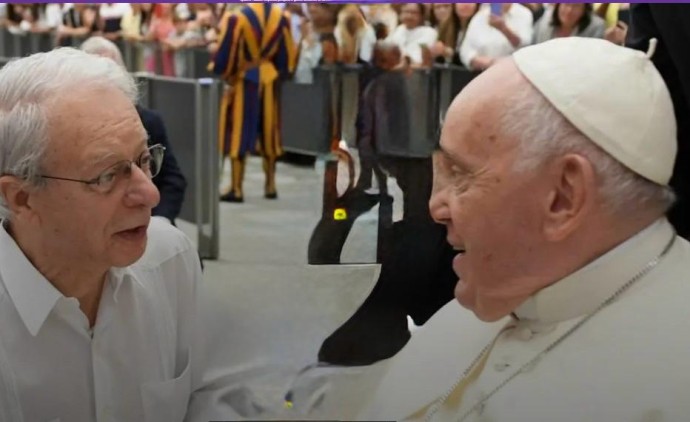 A reforma de Francisco e a disputa política no Vaticano