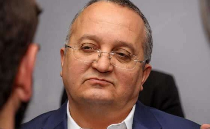 Taques deve assumir PSB após saída de Max Russi e ensaia candidatura ao Senado