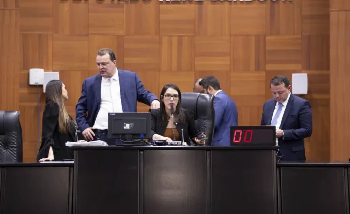 Janaina Riva lidera corrida ao governo de MT e aparece também em 2º lugar ao Senado