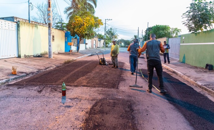 Operação Tapa-buraco atende mais 14 bairros da capital em dois dias