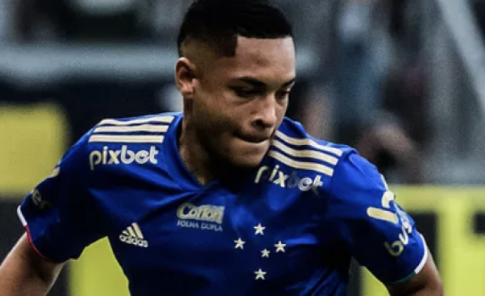 JOGADOR DE FUTEBOL VITOR ROQUE Athletico paga multa de R$ 24 milhões ao Cruzeiro e acerta com Vitor Roque