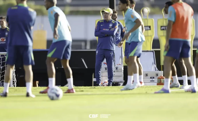 Carlo Ancelotti comanda o primeiro treino da seleção brasileira