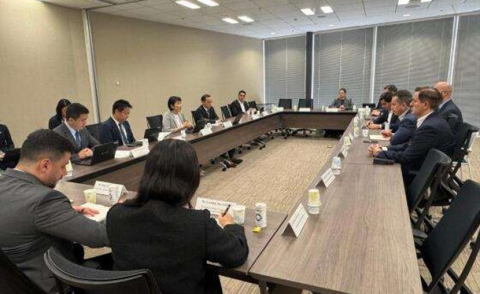 Mauro Mendes negocia recuperação de pastagens e digitalização de serviços com parceria inédita no Japão