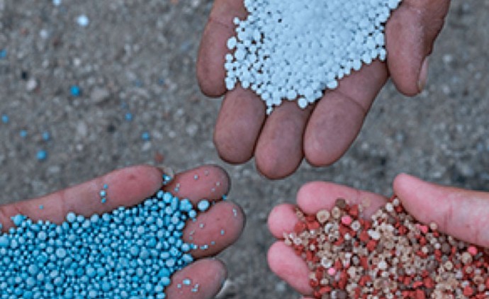 Guerra Israel e Estados Unidos x Irã ameaça explodir custo dos fertilizantes no Brasil