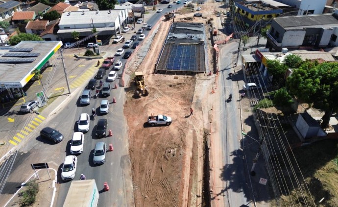 Obras do Complexo Viário do Leblon avançam com escavação de trincheira