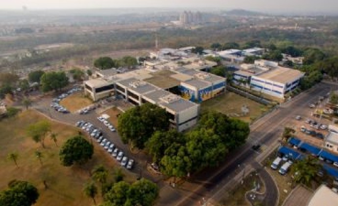 Governador de mato grosso decreta ponto facultativo na sexta-feira