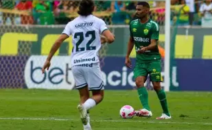 Goiás bate o Cuiabá por 3 a 1, assume liderança e tira Dourado do G-4 do Brasileirão da Série B