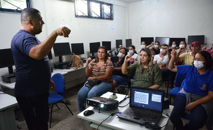 ATENDIMENTO MAIS HUMANO SERVIDORES SAÚDE DE VÁRZEA GRANDE SÃO CAPACITADOS EM LINGUAGEM DE LIBRAS