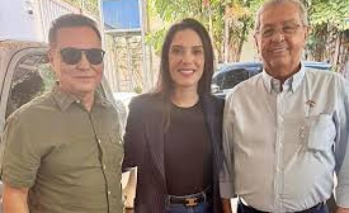 Jayme Campos e Janaina Riva selam pacto de não agressão e discutem possível aliança
