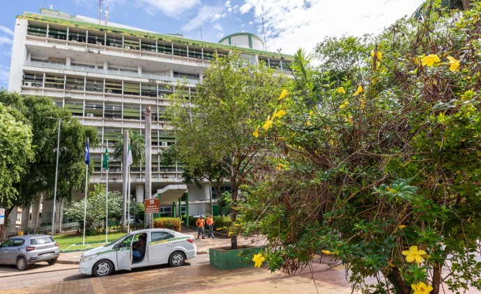 Cuiabá paga salários com aumento para professores e injeta R$ 83 milhões na economia