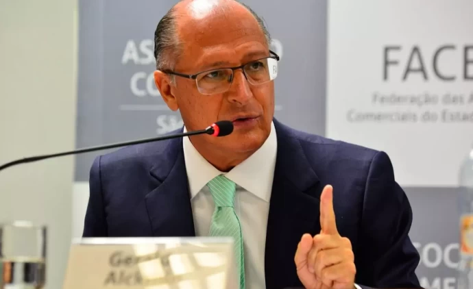 Governo federal avalia que tarifaço pode afetar 36% das exportações brasileiras