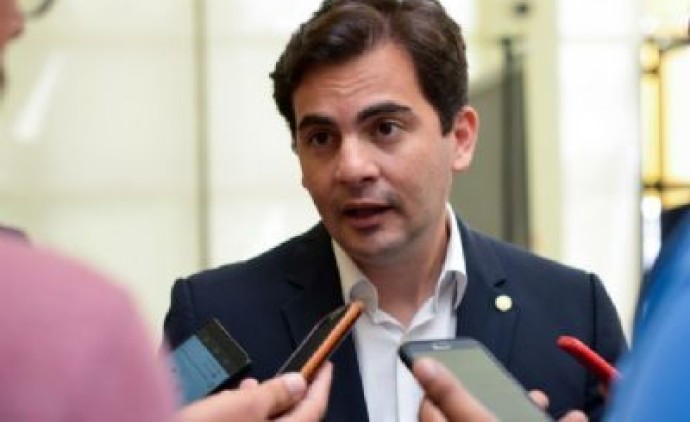 Garcia diz que presidente Lula transforma situação em palanque eleitoral ao não sentar para dialogar com os EUA