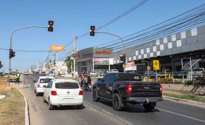 Novo semáforo na Avenida da FEB deve entrar em funcionamento em breve