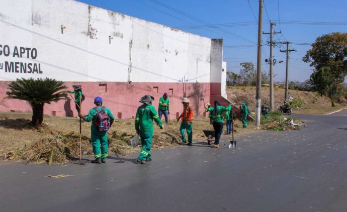 Serviços de zeladoria chegam a 27 locais nesta segunda-feira (25)