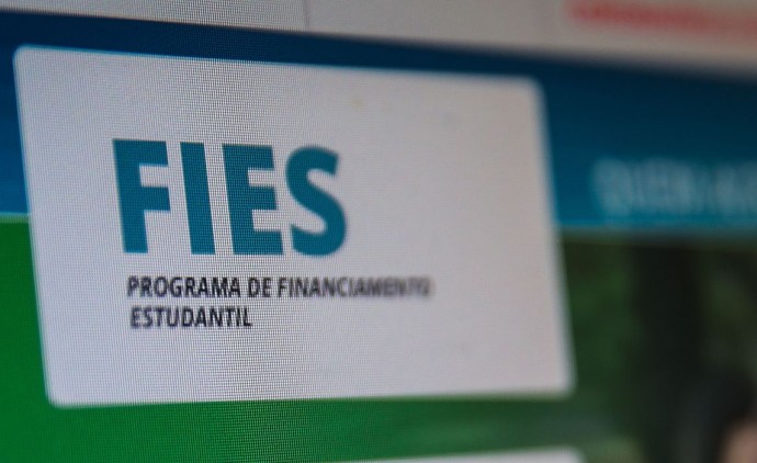 FIES Fundo de Financiamento Estudantil Câmara aprova medida que prevê perdão de até 99% de dívidas do Fies