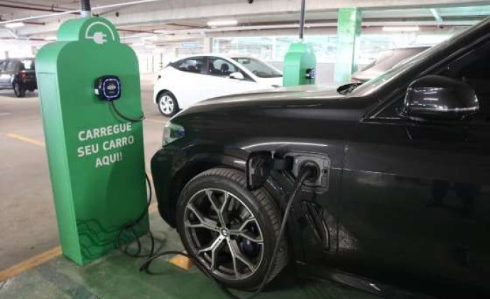 Projeto de lei pode zerar IPVA para carros elétricos e híbridos em Mato Grosso