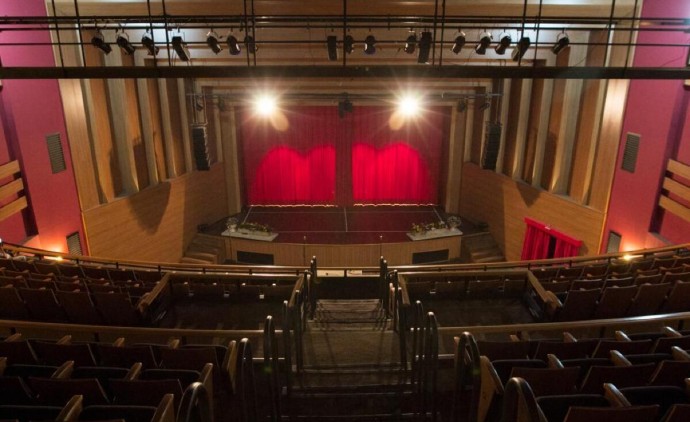 Cine Teatro Cuiabá celebra 80 anos de história