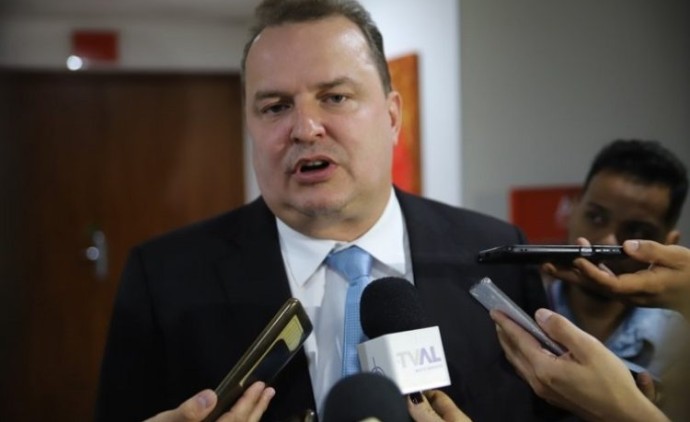 Max Russi projeta novo concurso público da ALMT