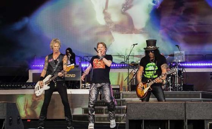 Adolescentes de 12 a 17 anos só entram no Guns N' Roses com autorização de cartório e acompanhante