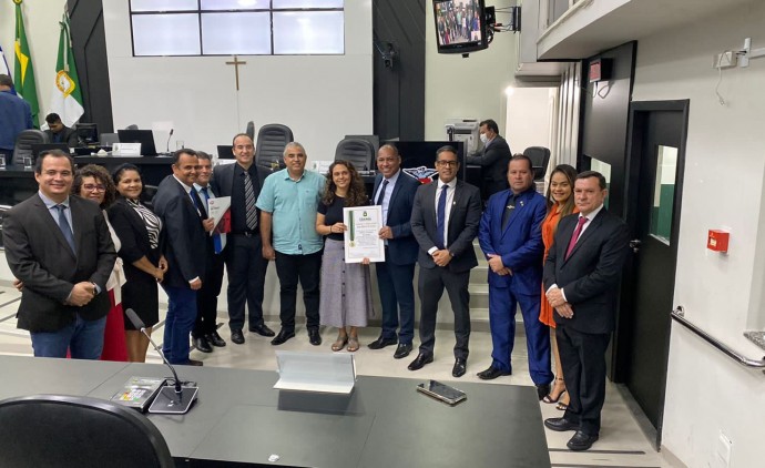 Juca do Guaraná concede comenda à professora e pesquisadora que desenvolve trabalho contra a fome Comenda Mulher Cidadã Ana Maria do Couto