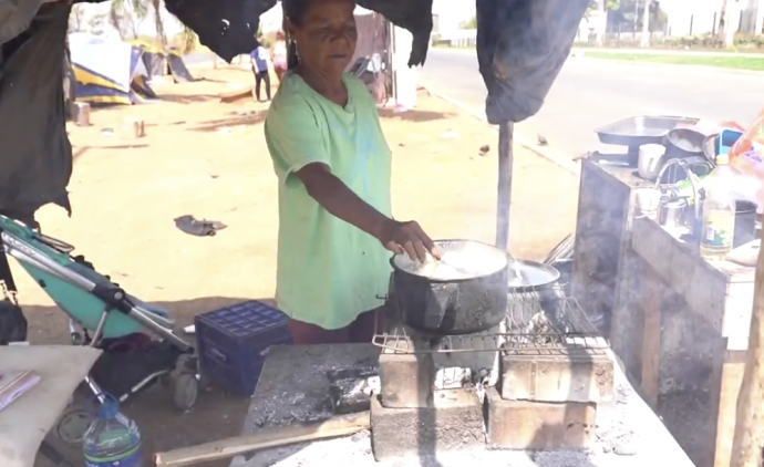 Três em cada dez famílias brasileiras não têm acesso suficiente a alimentos e passam fome