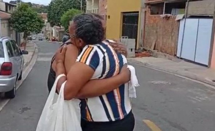 Com auxílio da Polícia Civil, mãe e filhos se reencontram após 35 anos de separação