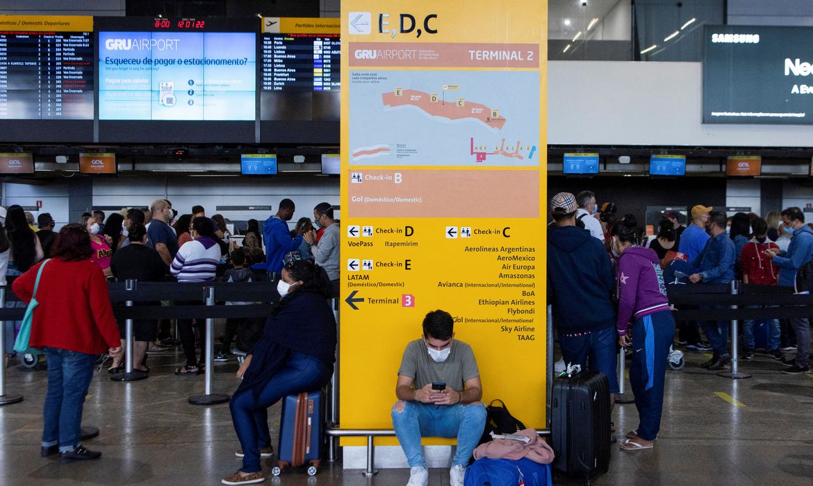 Notícia de MT Máscaras em aviões e aeroportos são obrigatórias a partir de hoje