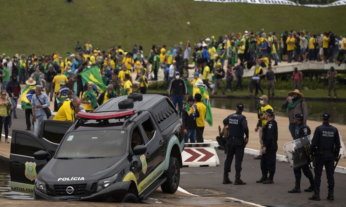 POLÍTICA MT Moraes liberta mais 130 pessoas presas